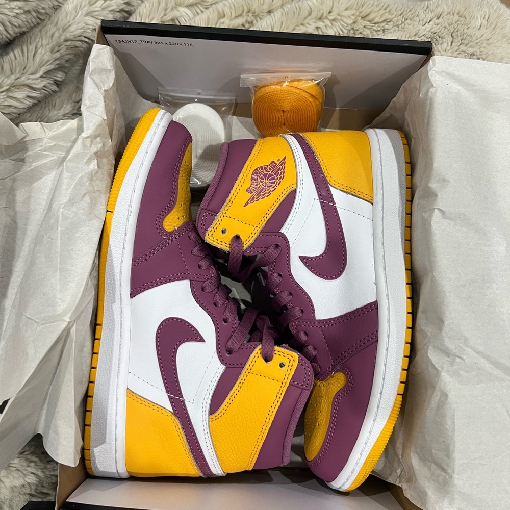 Air Jordan retro High OG size 7 “brotherhood”Yellow and Purple sneakers